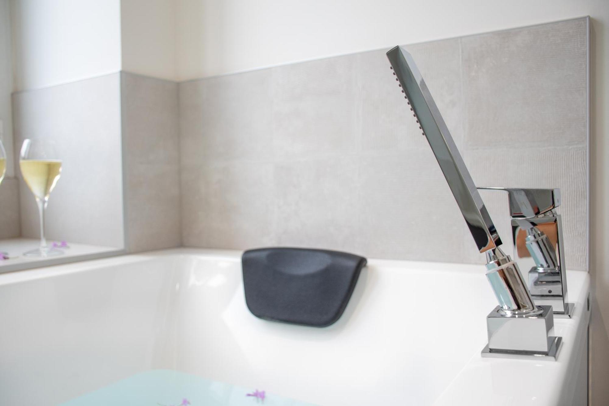 L'Appartement Des Ducs Avec Baignoire Double Nantes Zewnętrze zdjęcie
